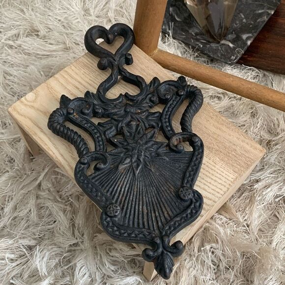 Vintage Faded Black Cast Iron Trivet Marked J.Z.H. 1948 Sunburst - Picture 1 of 17